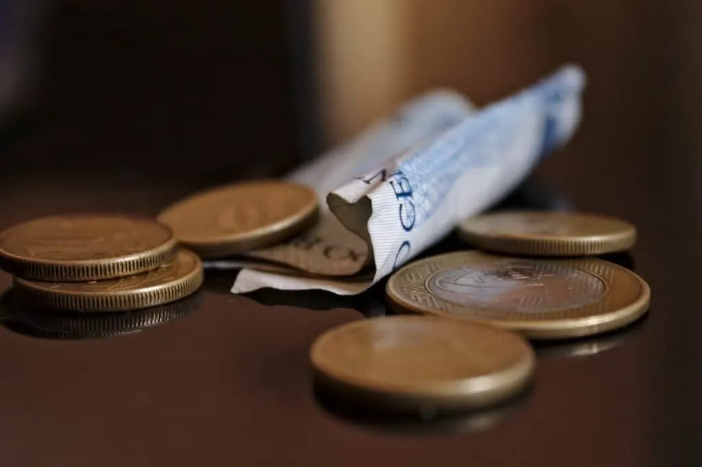 découvrez tout ce que vous devez savoir sur le salaire minimum : définitions, enjeux, évolutions législatives et impact sur la vie des travailleurs. informez-vous sur les droits des employés et les défis liés au revenu minimum.