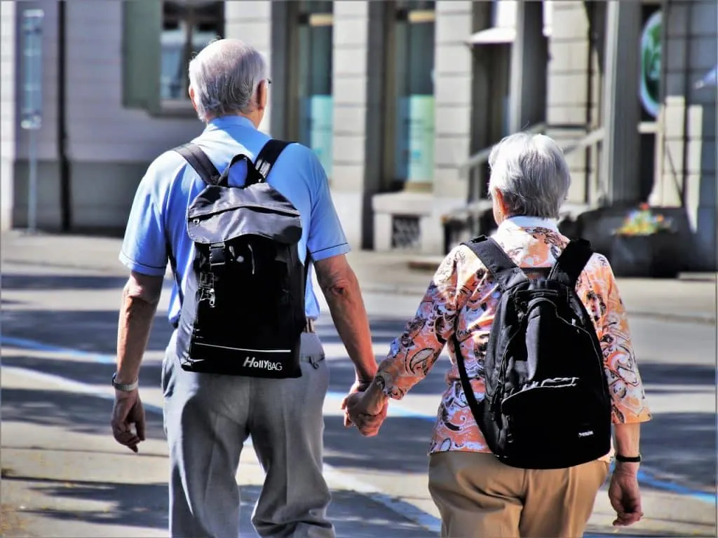 découvrez l'importance des travailleurs seniors dans le monde professionnel d'aujourd'hui. apprenez comment leur expérience et leur expertise enrichissent les équipes et contribuent à la réussite des entreprises.