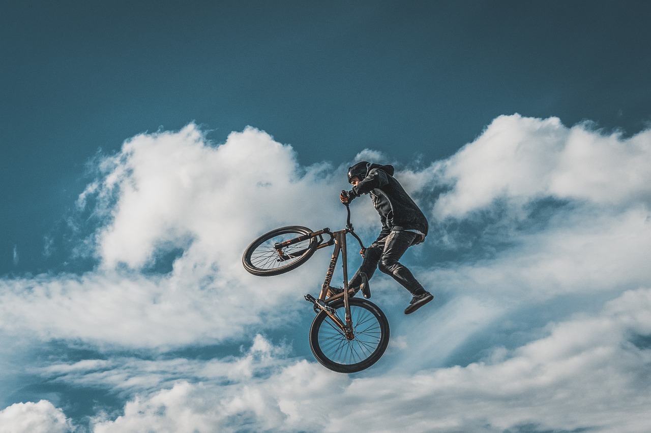 Êtes-vous prêt à pédaler vers votre rêve ? Découvrez ces 2 offres d’emploi incroyables dans le secteur du vélo pour le mois d’août !