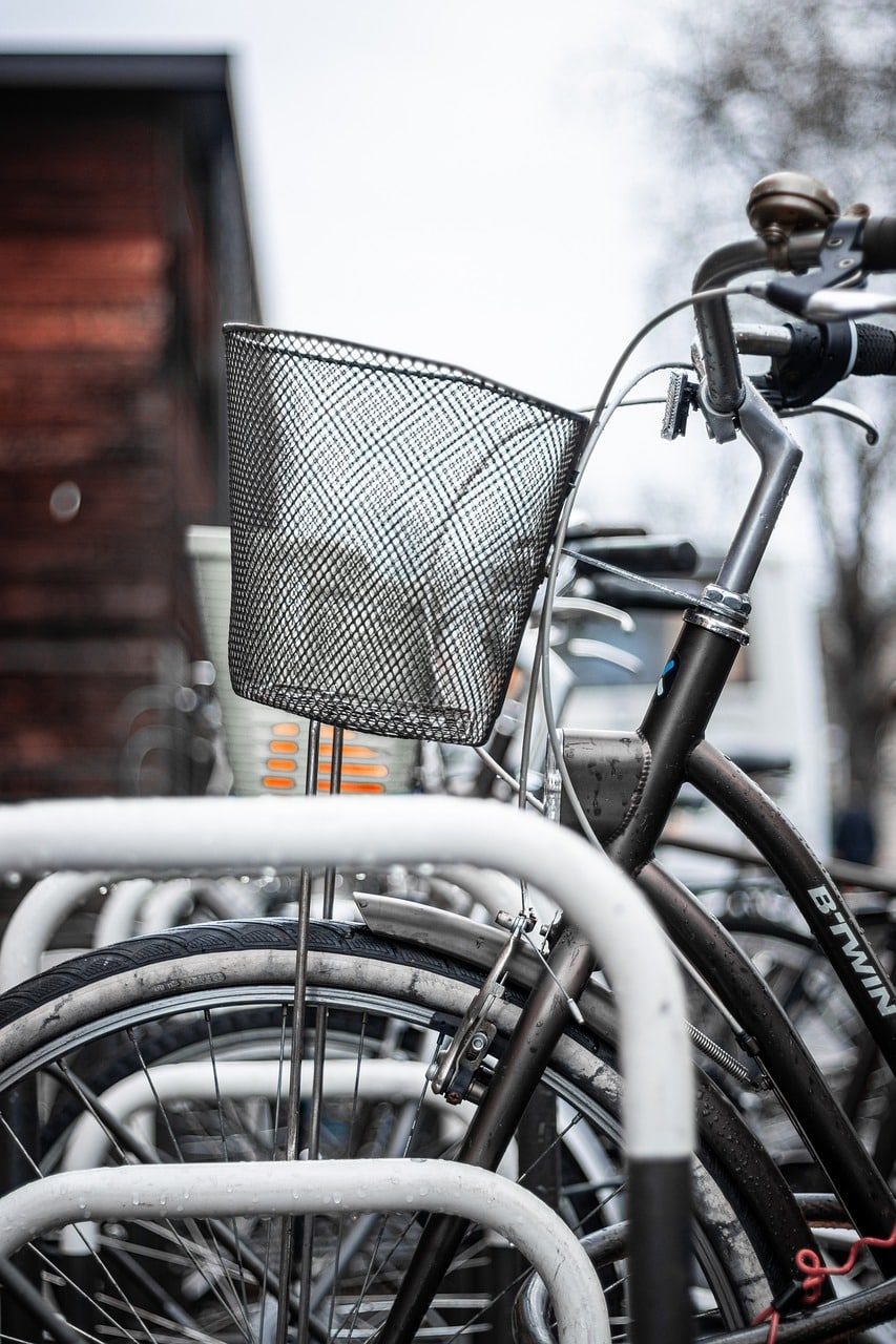 découvrez les opportunités d'emploi passionnantes dans le secteur du vélo. que vous soyez passionné par la mécanique, la vente ou le marketing, trouvez votre prochaine aventure professionnelle dans le monde du cyclisme. explorez notre sélection de postes allant des ateliers de réparation aux entreprises de distribution de vélos.