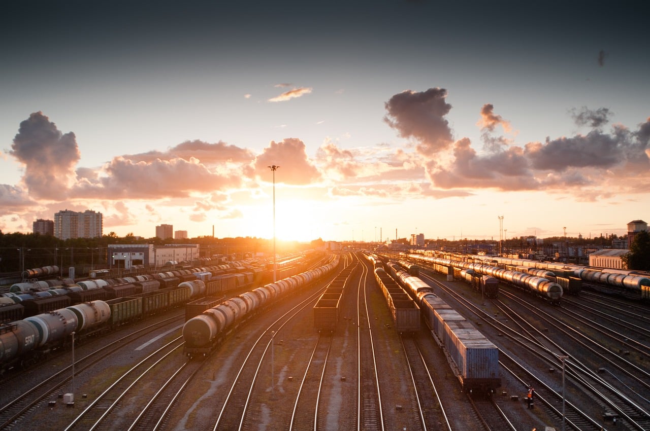 discover the world of logistics, where supply chain optimization and efficient resource management are essential. learn how technological innovations are transforming modern logistics and improving product distribution.